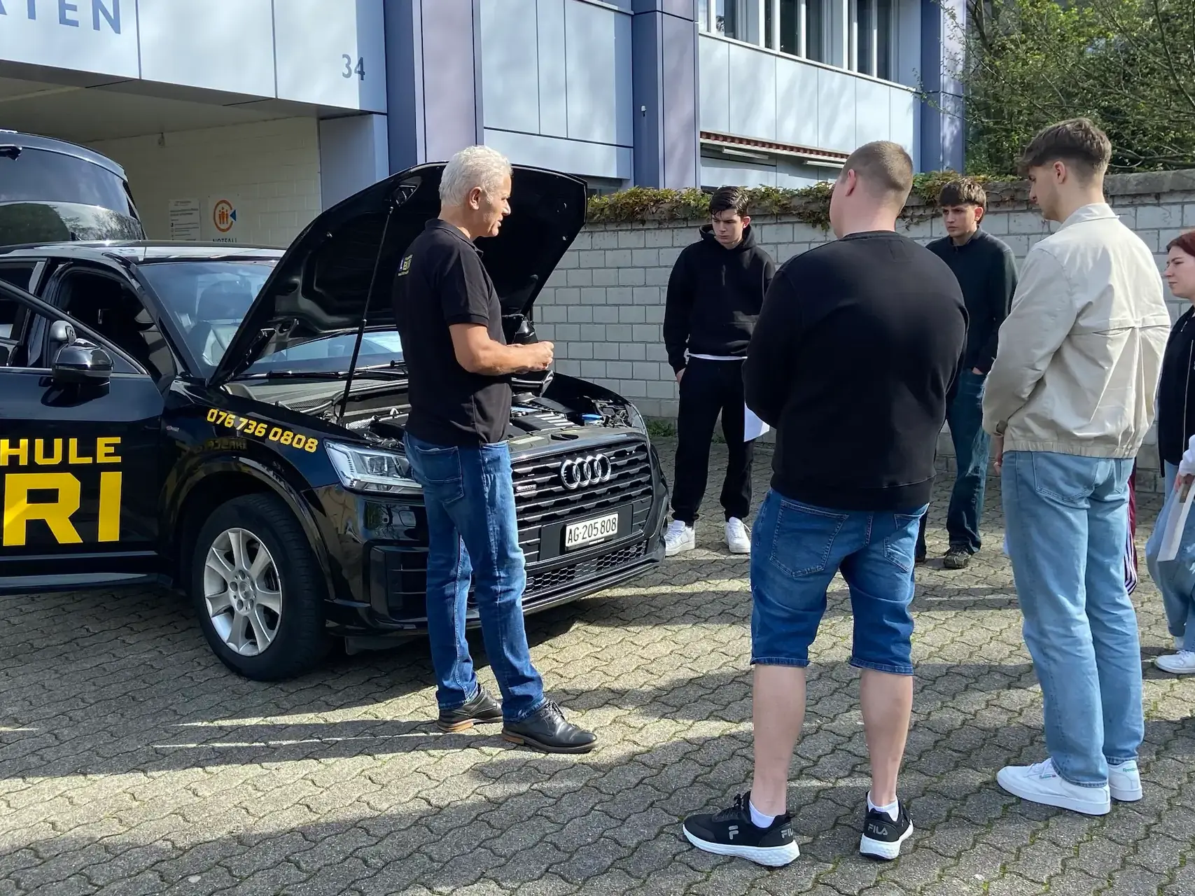 VKU-Teilnehmende bei einer praktischen Übung