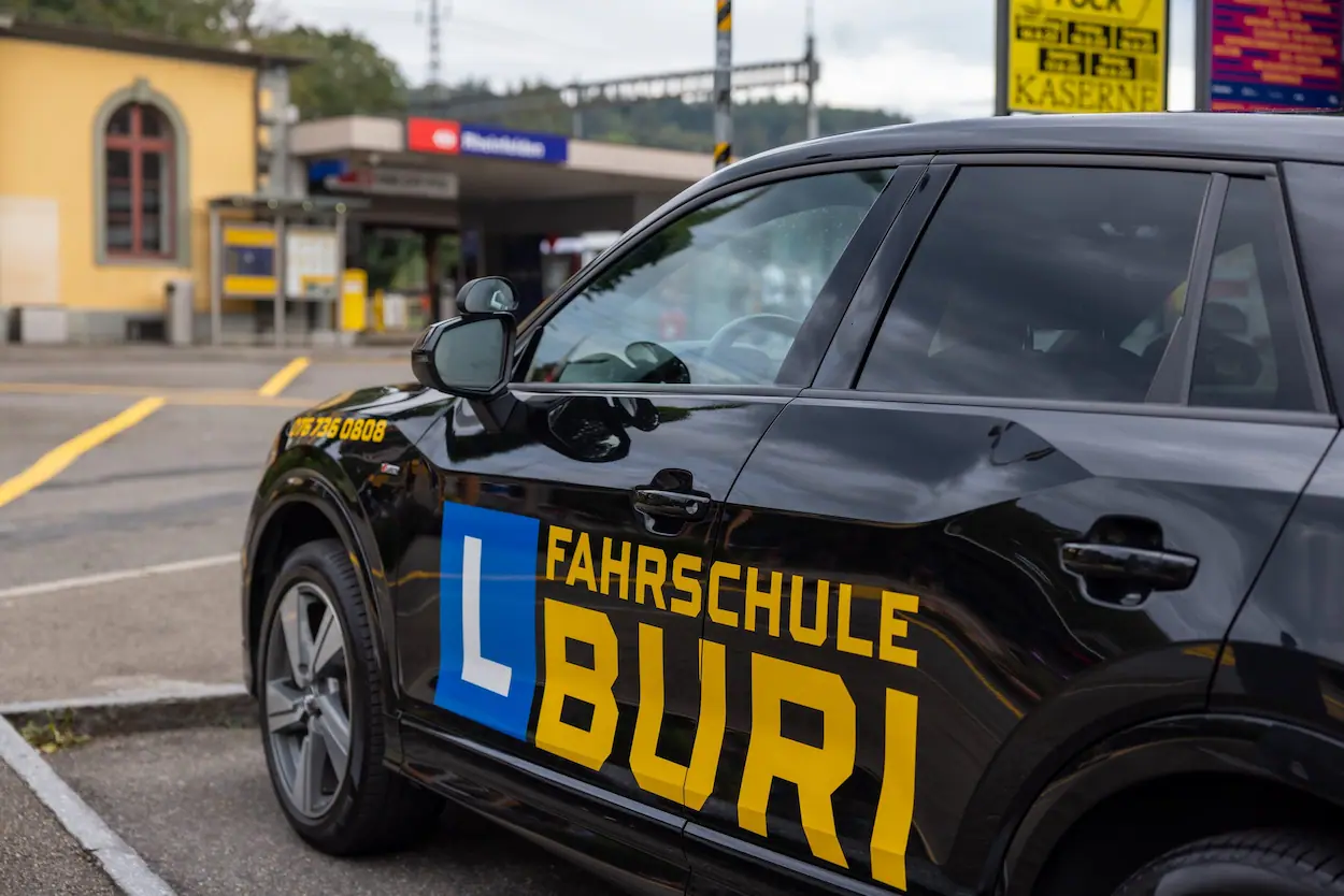 Fahrschule Buri Fahrzeug beim Treffpunkt