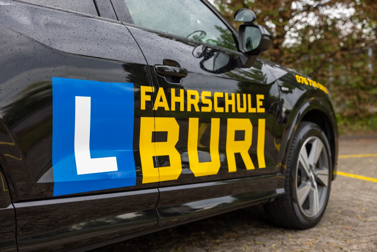 Fahrschüler beim Unterricht bei der Fahrschule Buri