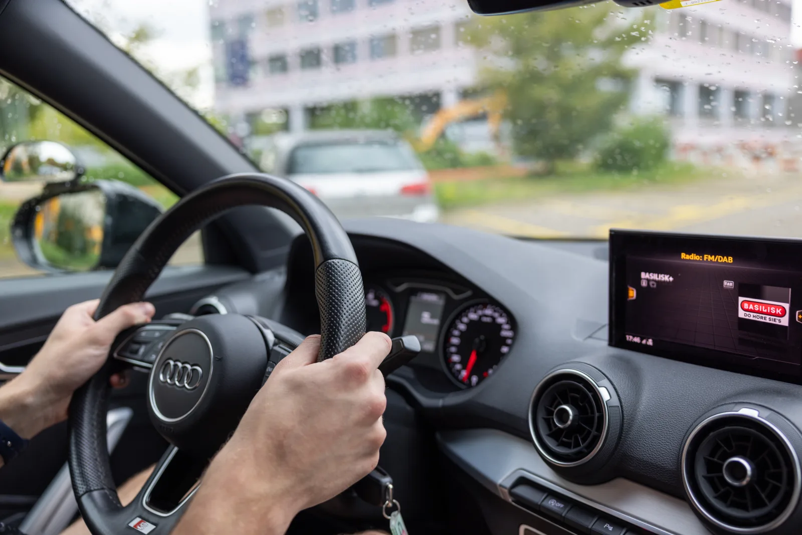 Fahrschüler auf dem Weg zum Führerschein bei der Fahrschule Buri