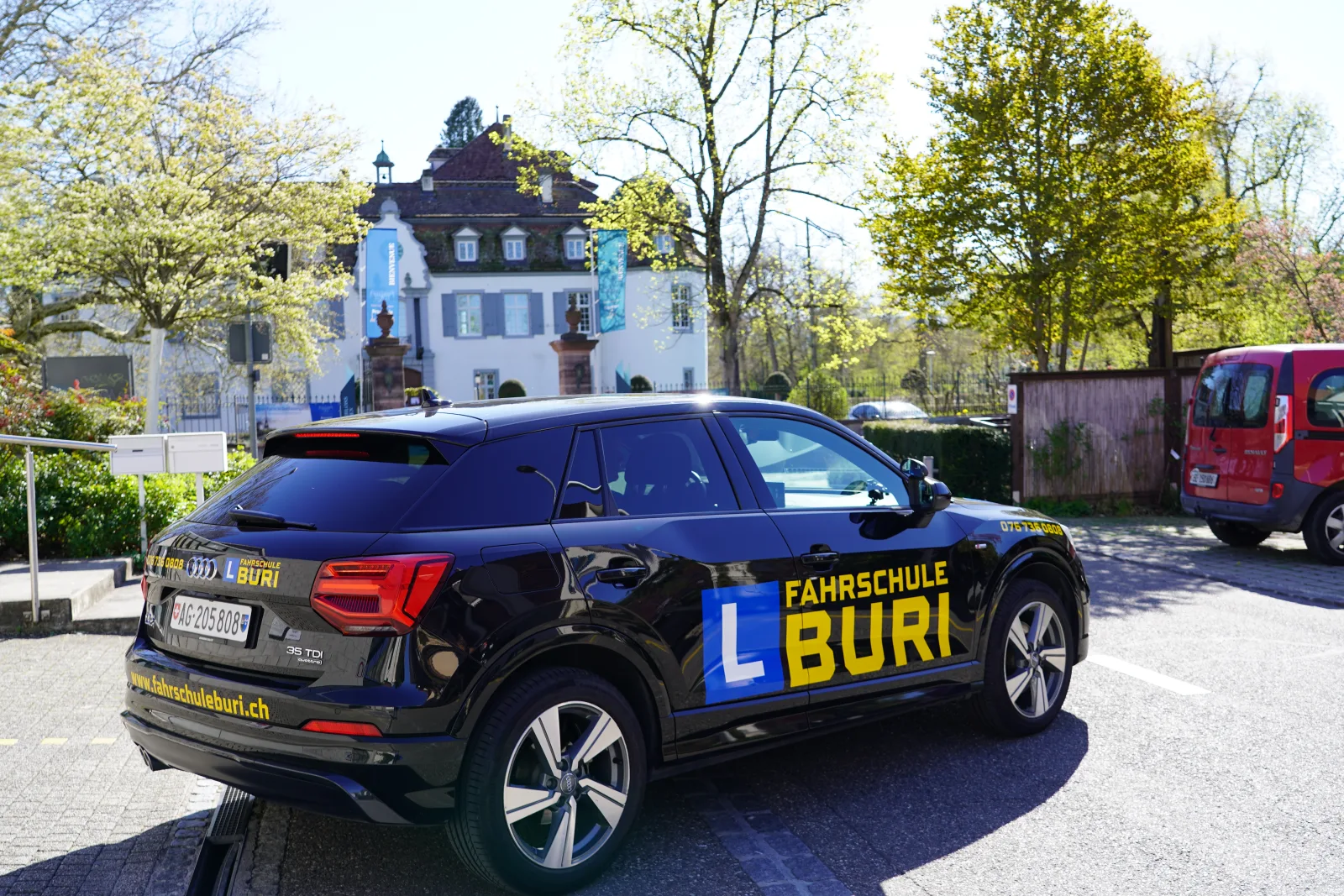 Verkehrsunterricht zu Fussgängerstreifen-Regeln bei der Fahrschule Buri